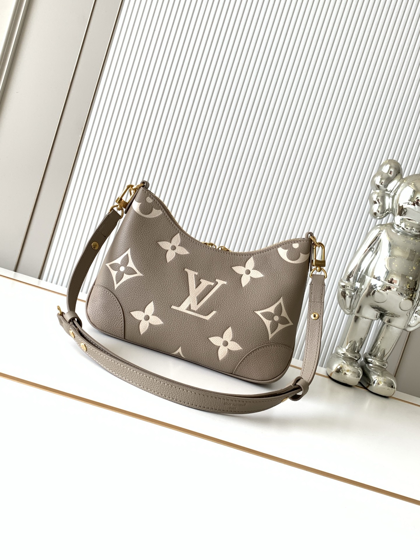 Louis Vuitton Handbag M13224