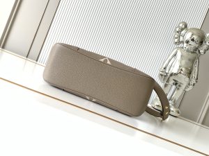 Louis Vuitton Handbag M13224