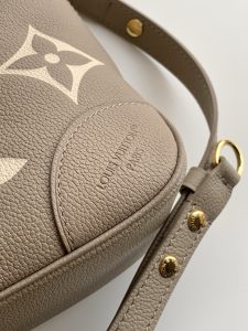 Louis Vuitton Handbag M13224