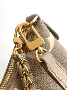 Louis Vuitton Handbag M13224