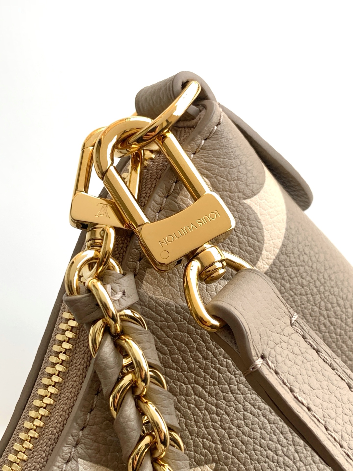 Louis Vuitton Handbag M13224
