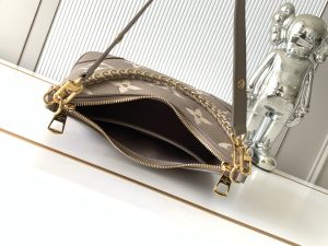 Louis Vuitton Handbag M13224