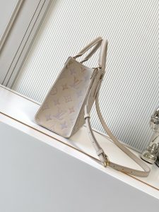 Louis Vuitton Handbag M25770