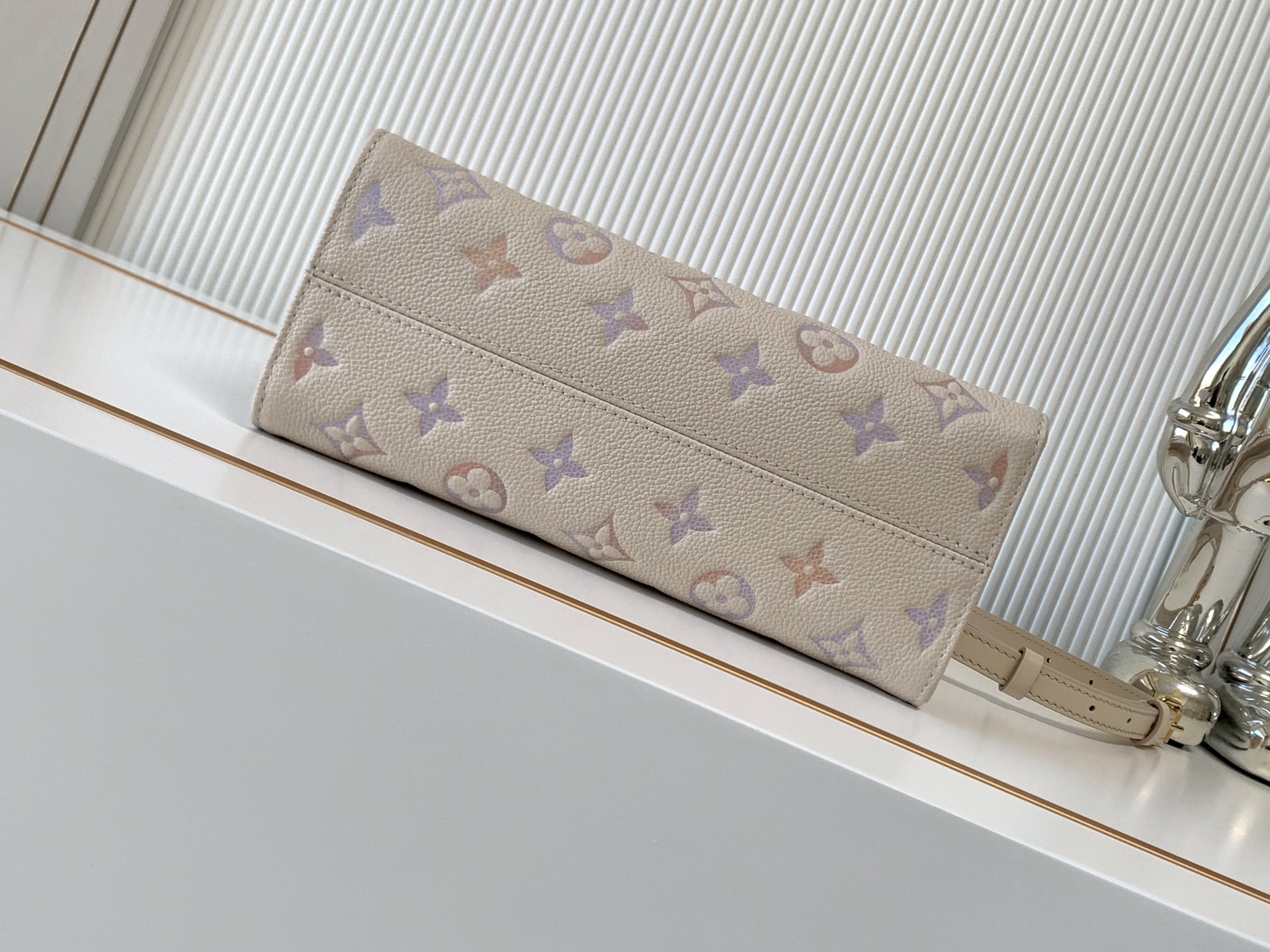 Louis Vuitton Handbag M25770