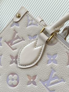 Louis Vuitton Handbag M25770