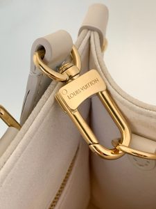 Louis Vuitton Handbag M25770