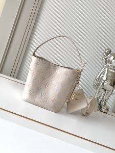 Louis Vuitton Shoulder Bag M25673