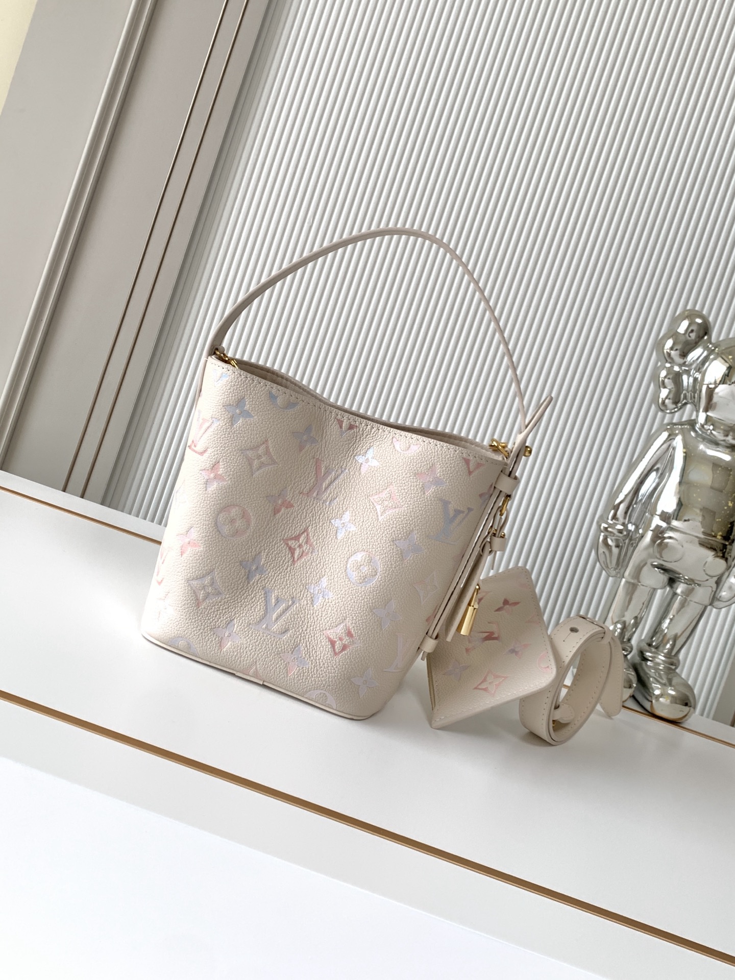 Louis Vuitton Shoulder Bag M25673