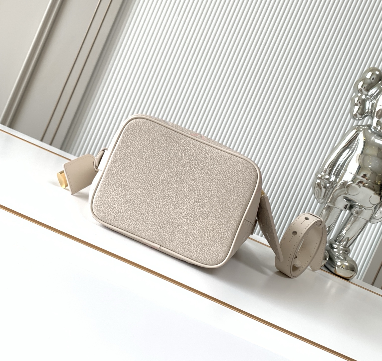 Louis Vuitton Shoulder Bag M25673
