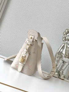 Louis Vuitton Shoulder Bag M25673