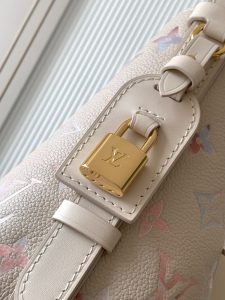 Louis Vuitton Shoulder Bag M25673