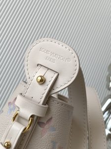 Louis Vuitton Shoulder Bag M25673