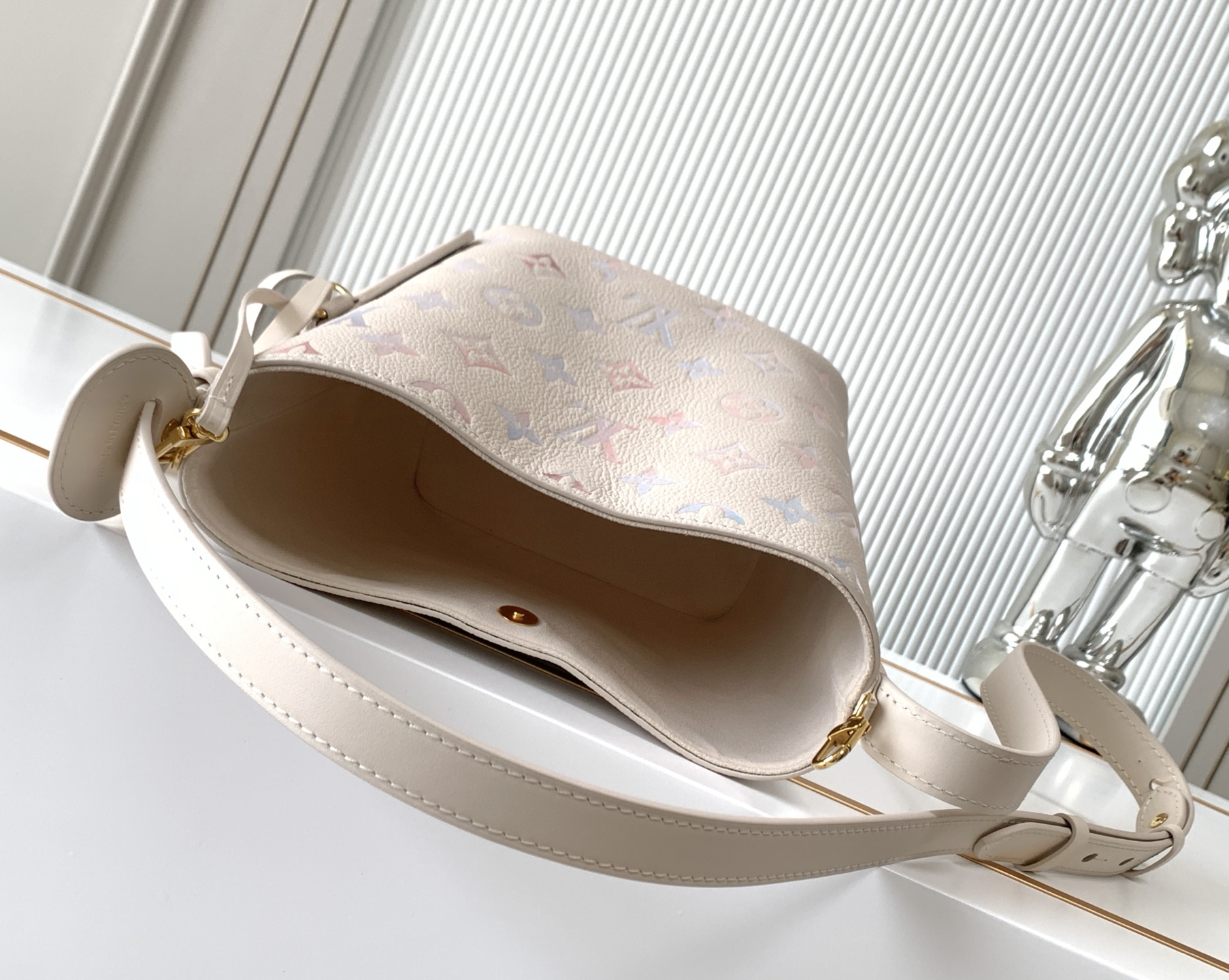 Louis Vuitton Shoulder Bag M25673