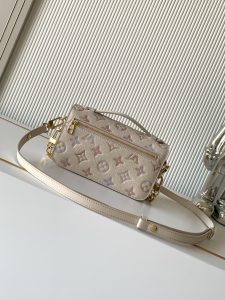 Louis Vuitton Pochette Metis East West Handbag M25682