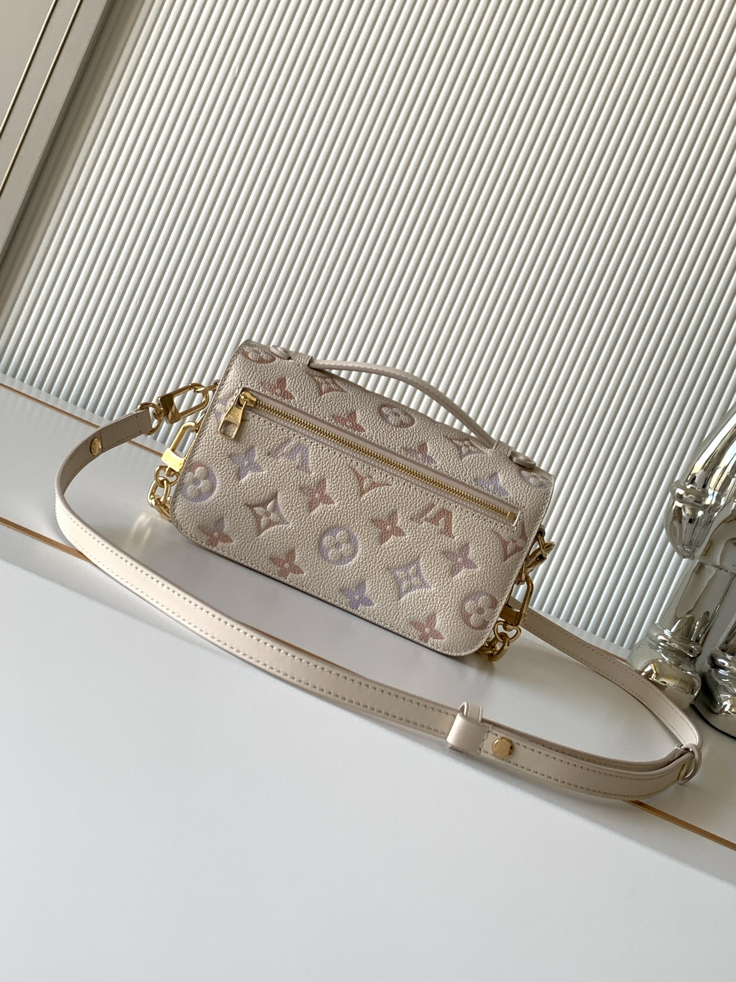 Louis Vuitton Pochette Metis East West Handbag M25682