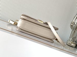 Louis Vuitton Pochette Metis East West Handbag M25682