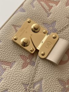 Louis Vuitton Pochette Metis East West Handbag M25682