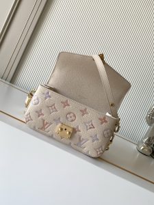Louis Vuitton Pochette Metis East West Handbag M25682