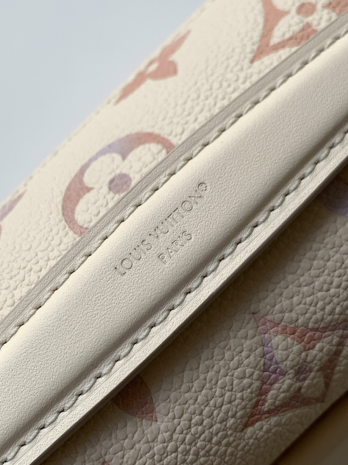 Louis Vuitton Pochette Metis East West Handbag M25682