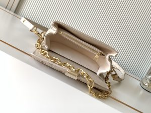 Louis Vuitton Pochette Metis East West Handbag M25682