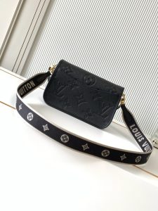 Louis Vuitton Handbag M46386 in Black