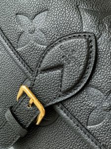 Louis Vuitton Handbag M46386 in Black