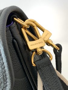 Louis Vuitton Handbag M46386 in Black