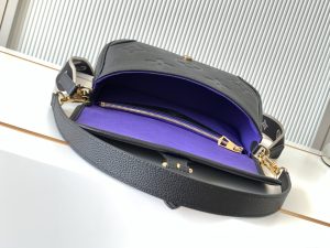 Louis Vuitton Handbag M46386 in Black
