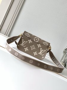 Louis Vuitton Handbag M46583