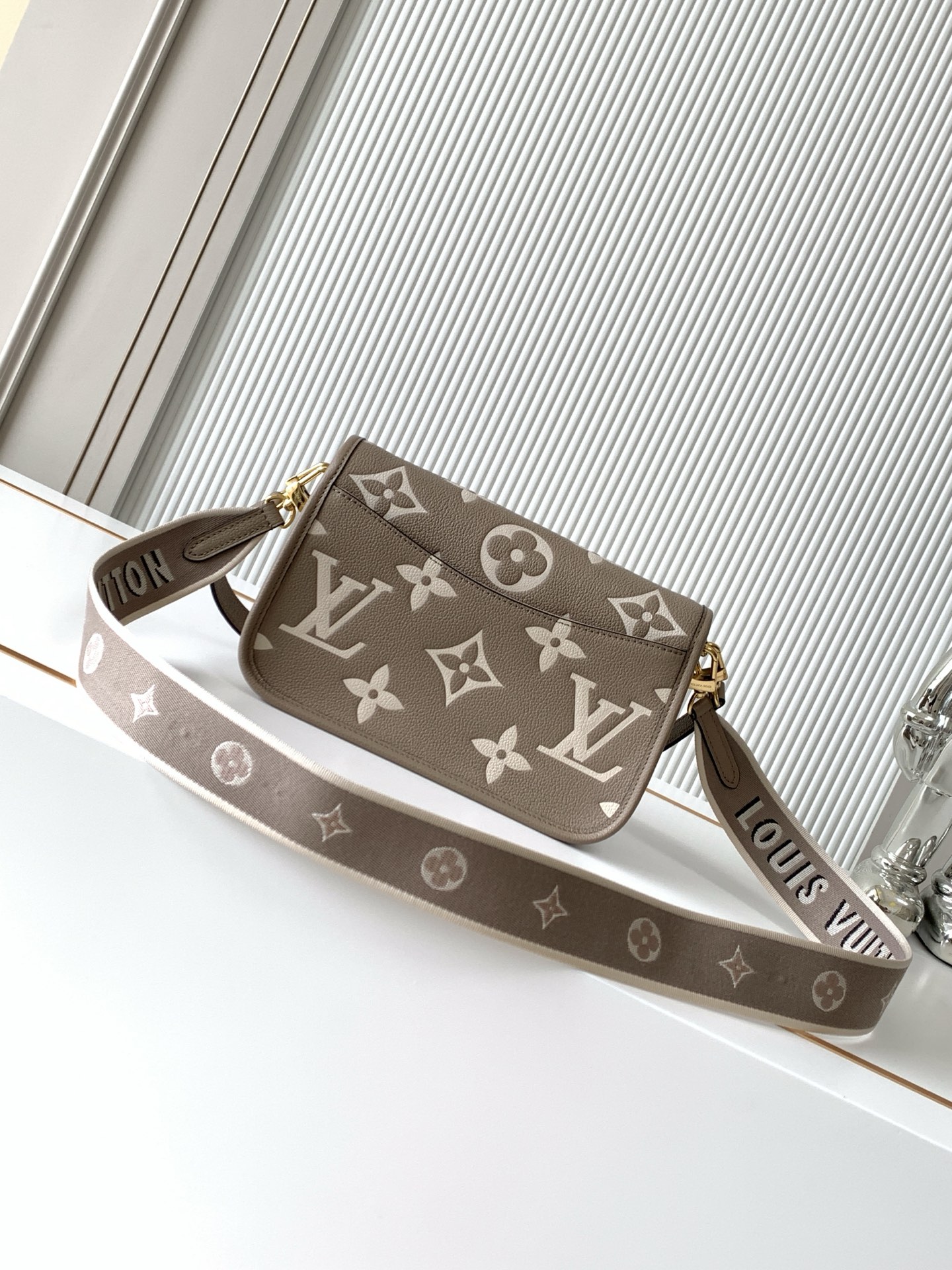 Louis Vuitton Handbag M46583