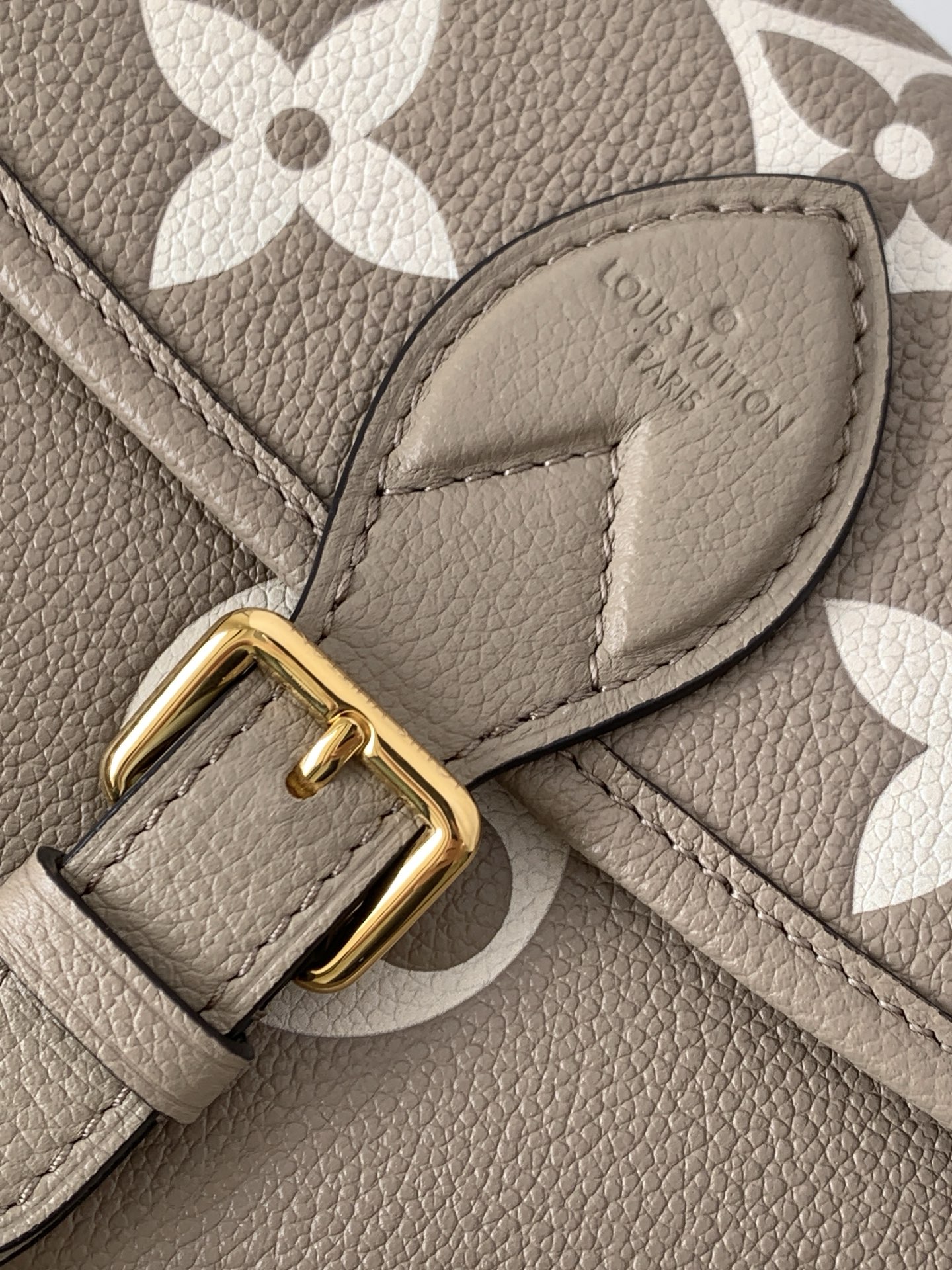 Louis Vuitton Handbag M46583