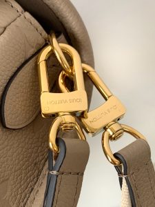 Louis Vuitton Handbag M46583
