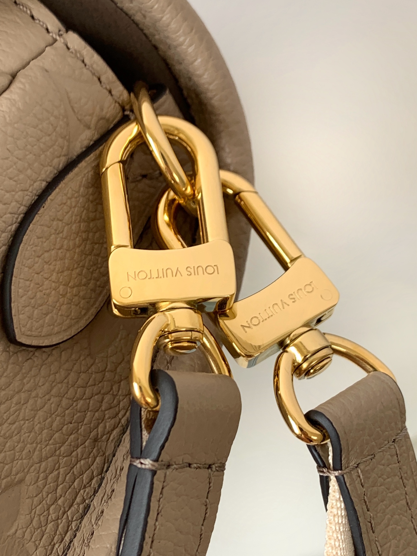 Louis Vuitton Handbag M46583