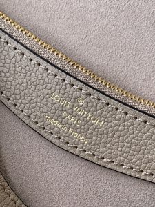 Louis Vuitton Handbag M46583