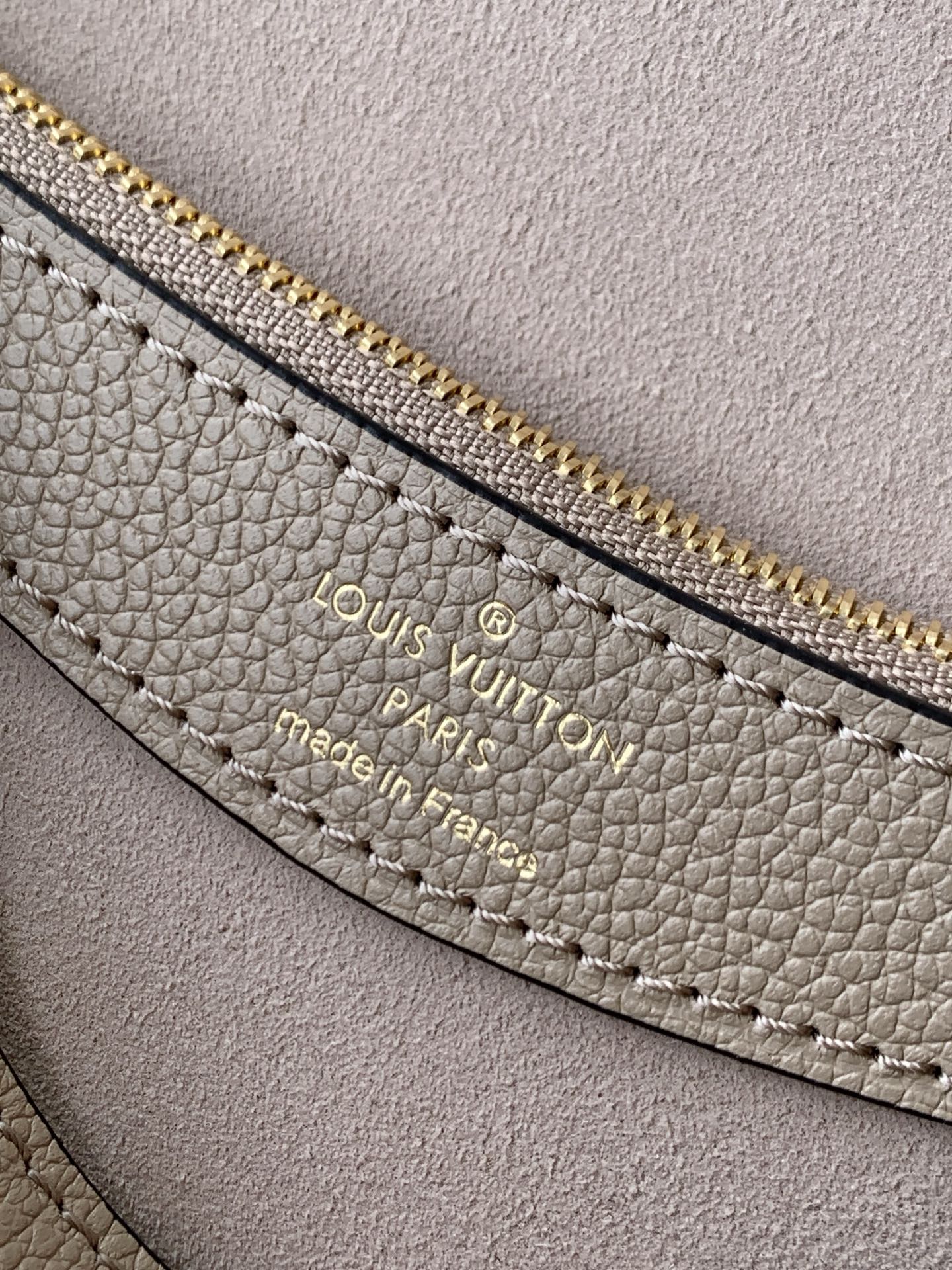 Louis Vuitton Handbag M46583