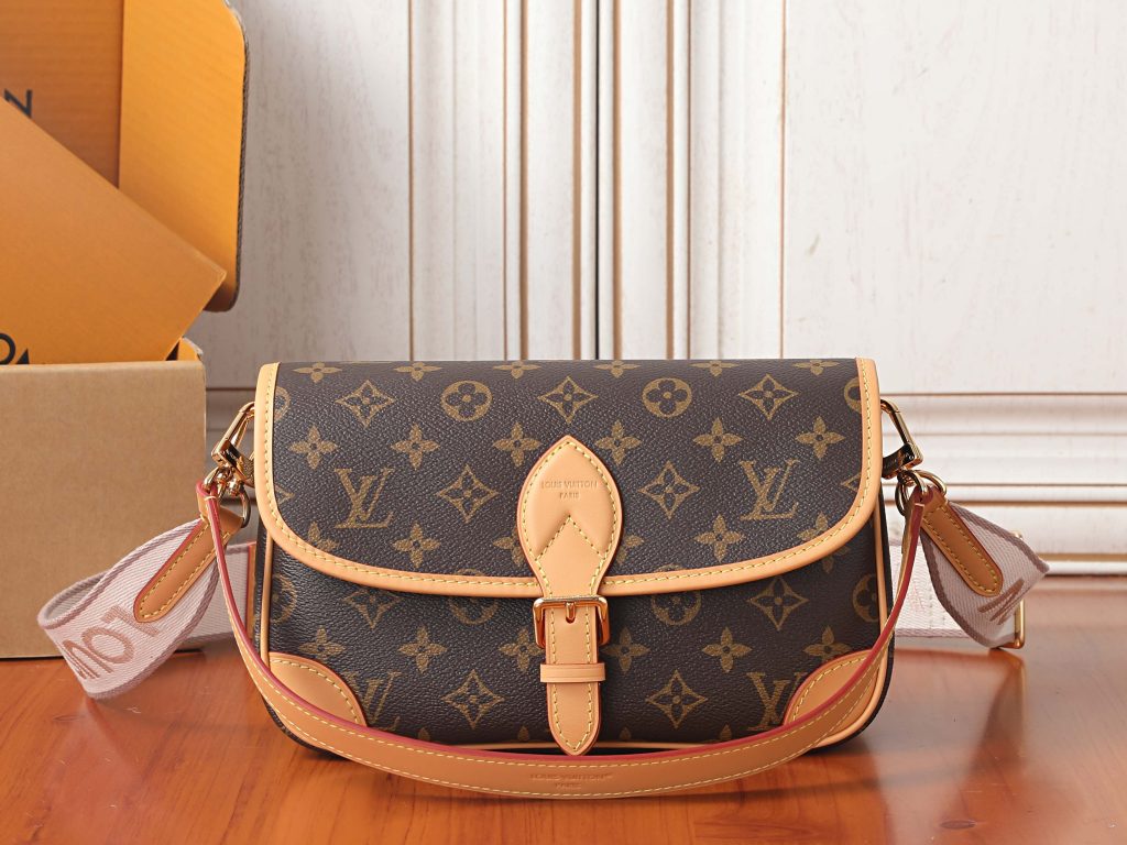 Louis Vuitton Handbag M13035