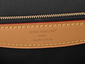Louis Vuitton Handbag M13035