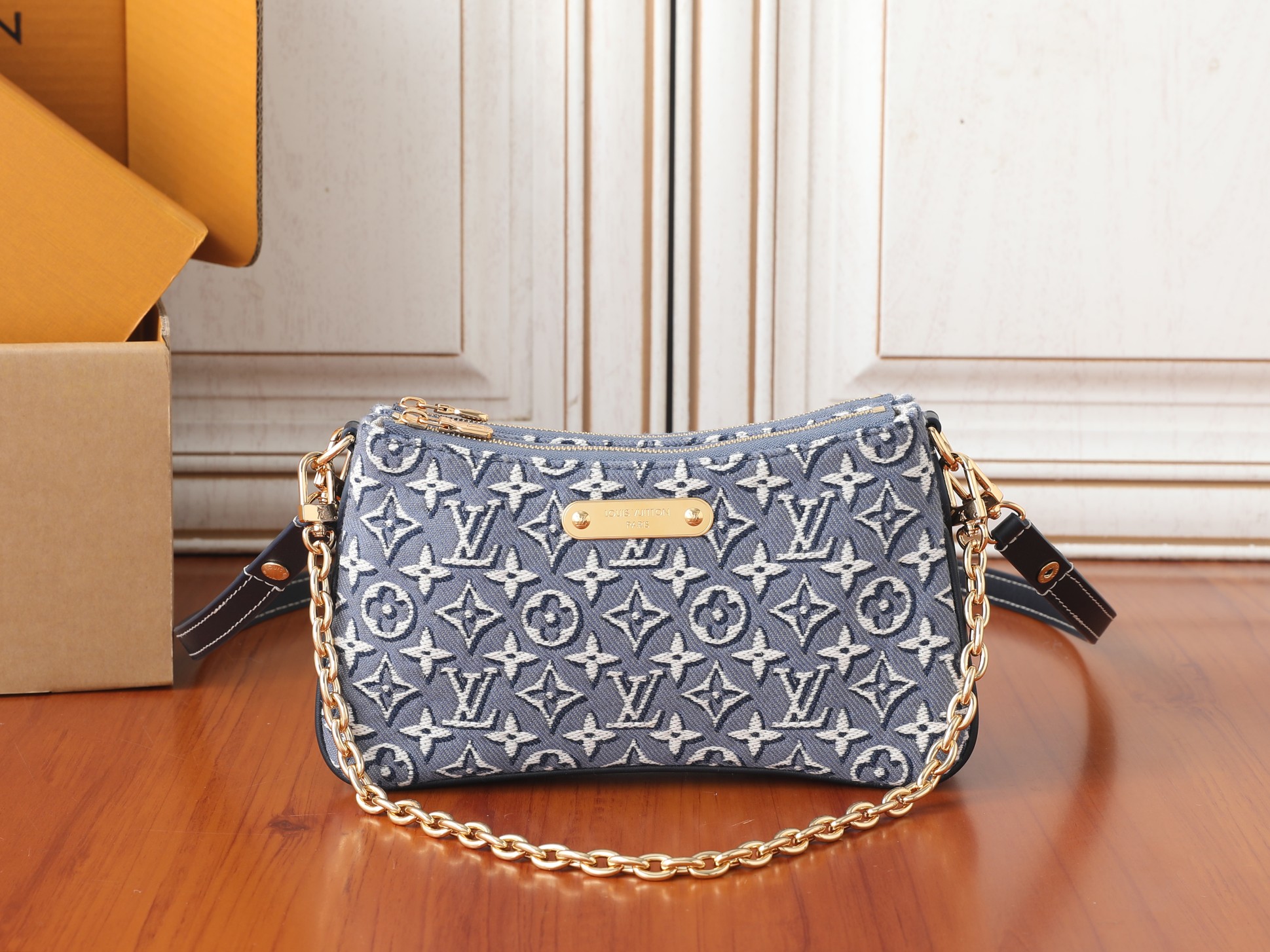 Louis Vuitton Handbag M29895