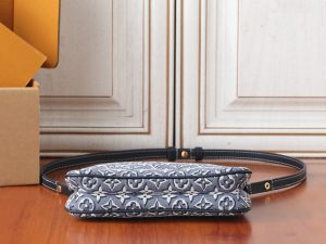 Louis Vuitton Handbag M29895