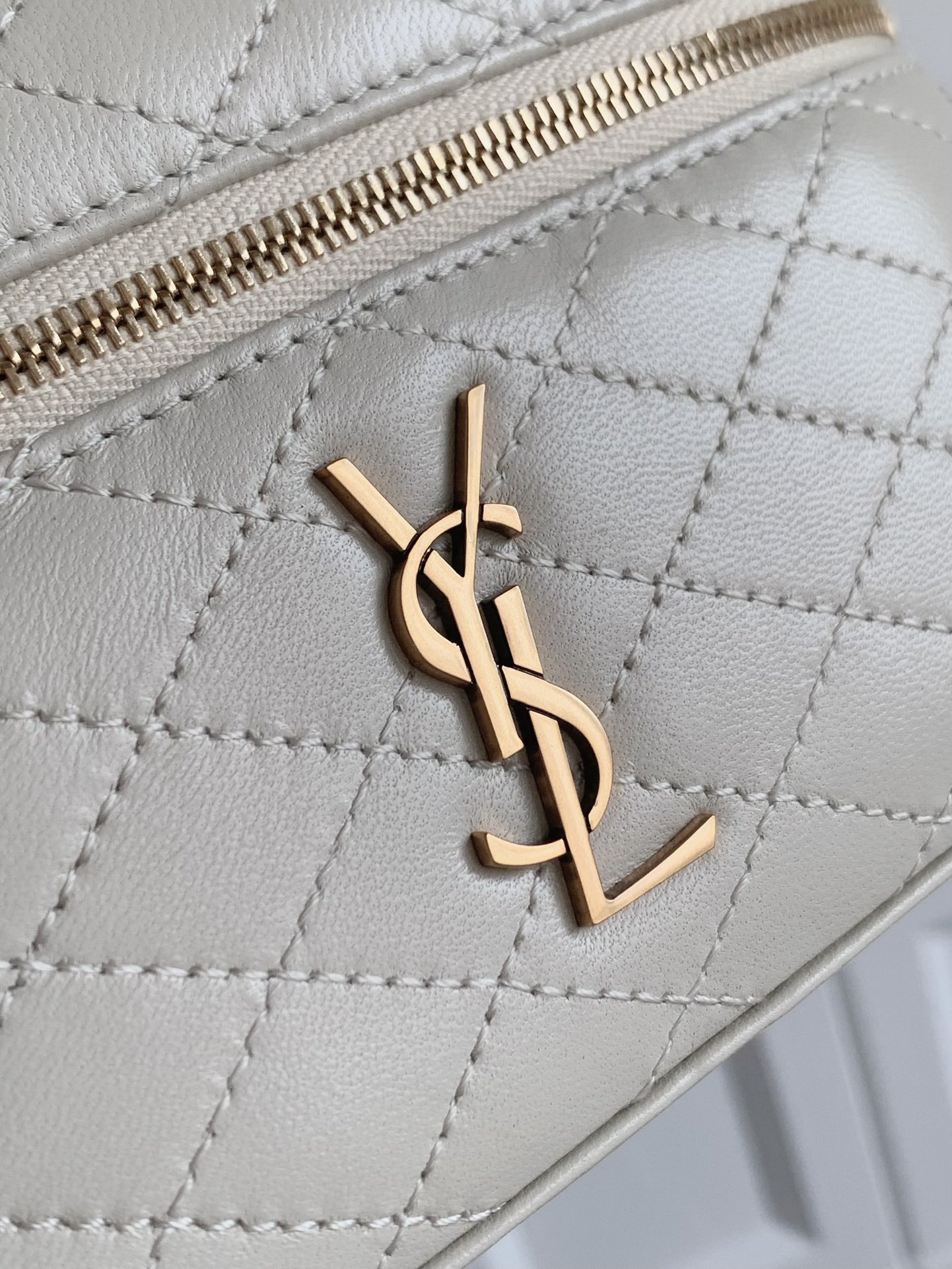 Card Holder 766731 in White