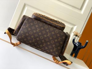 Louis Vuitton Bag M44658