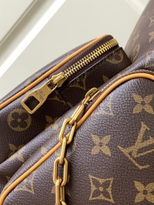 Louis Vuitton Bag M44658