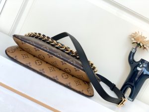 Louis Vuitton Bag M46659