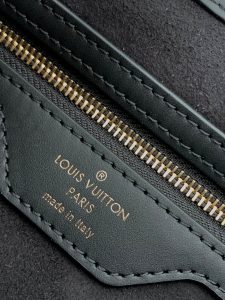 Louis Vuitton Bag M46659