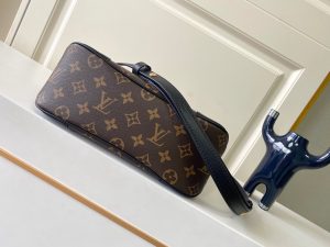 Louis Vuitton Bag M45831