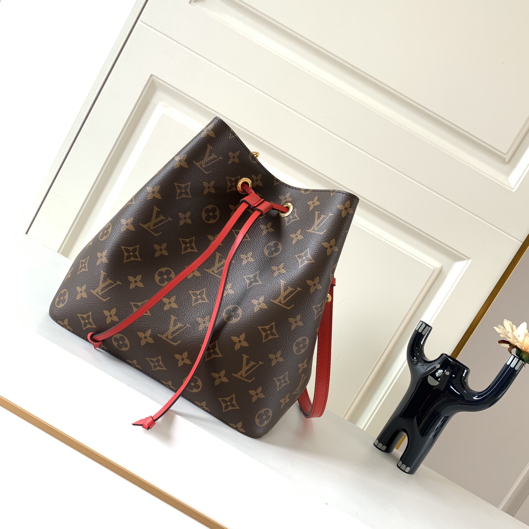 Louis Vuitton Bag M44021