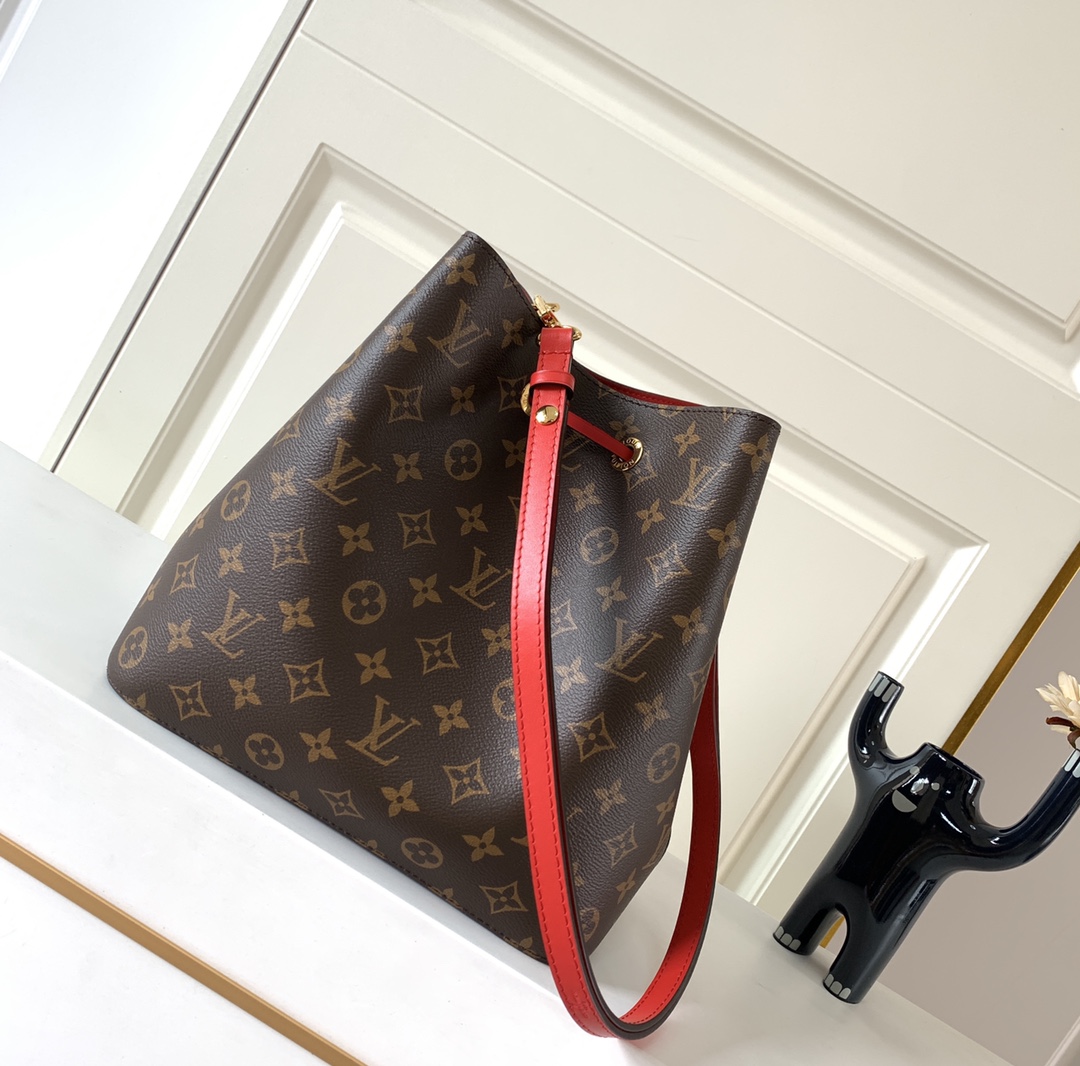 Louis Vuitton Bag M44021
