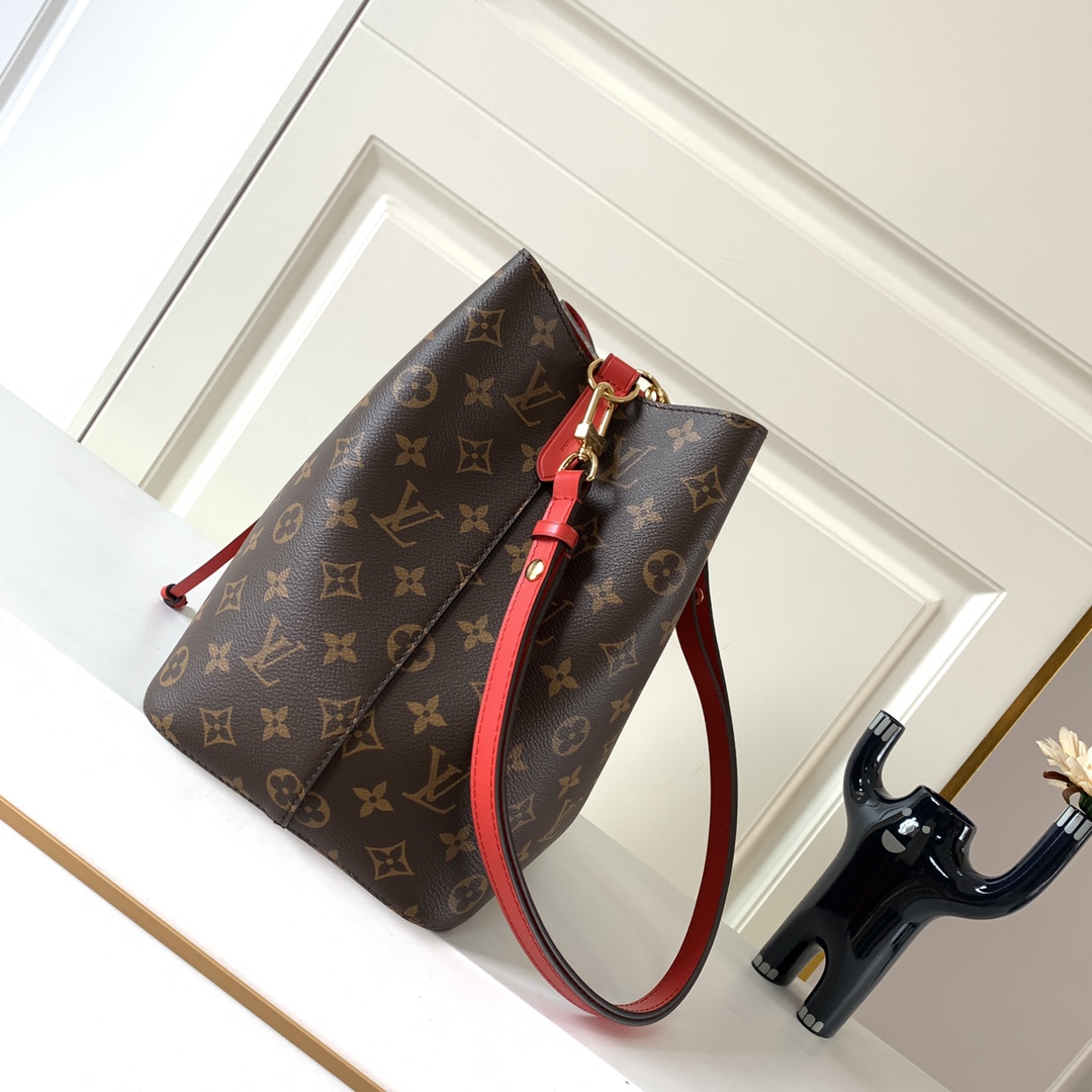 Louis Vuitton Bag M44021