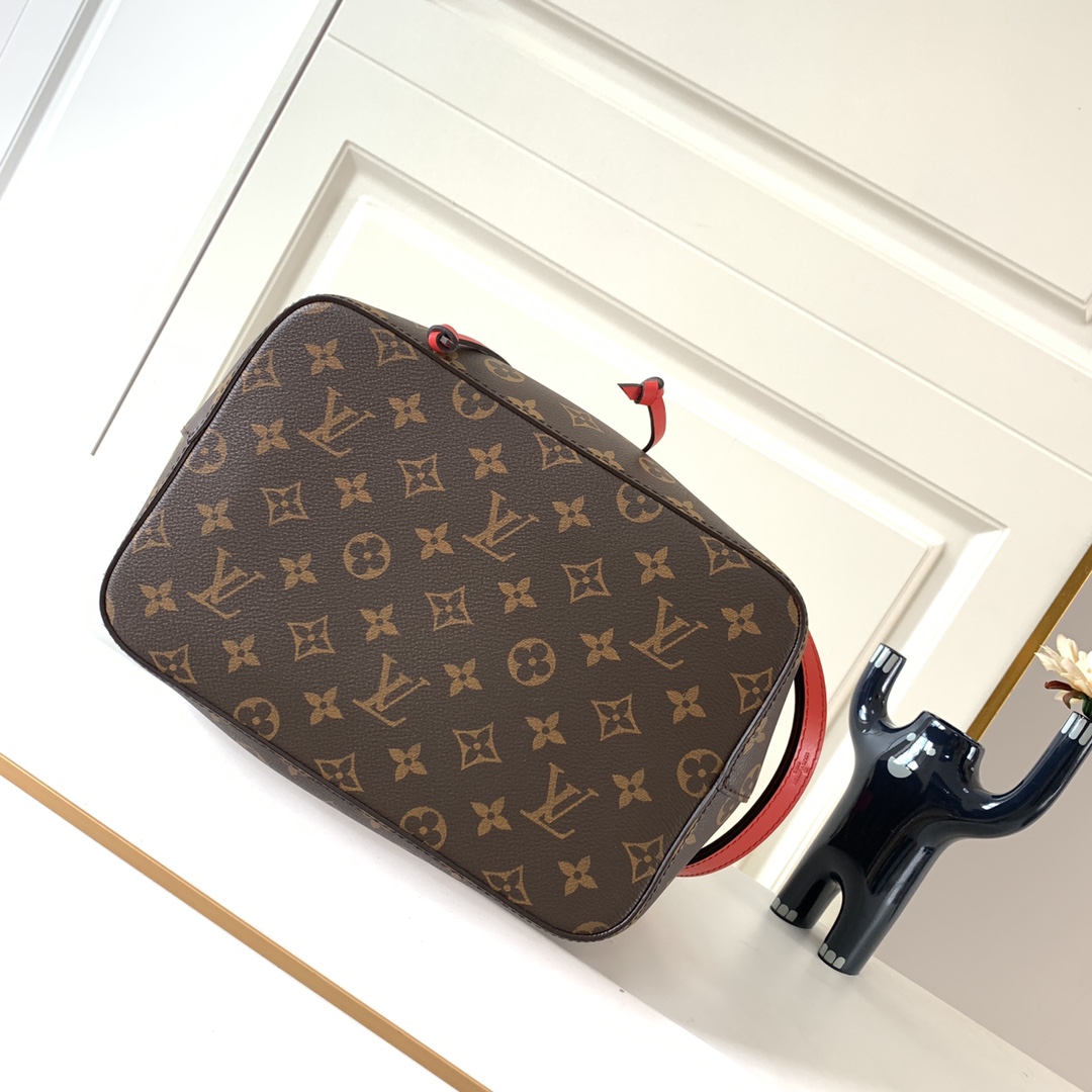 Louis Vuitton Bag M44021