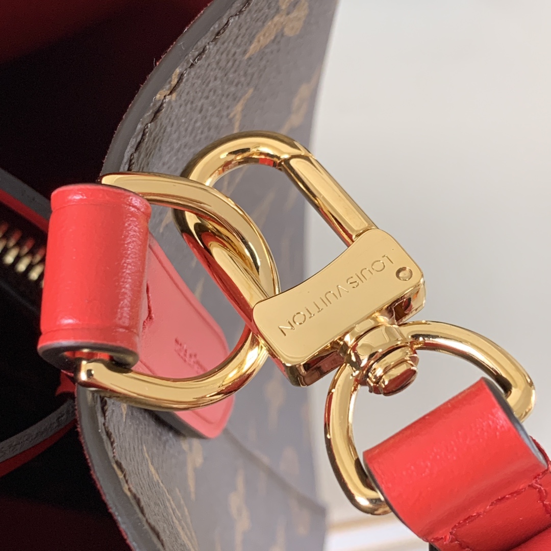 Louis Vuitton Bag M44021